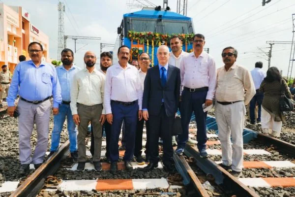 Western Dedicated Freight Corridor Dedicated to the Nation A Landmark Step Towards Make in India and Viksit Bharat